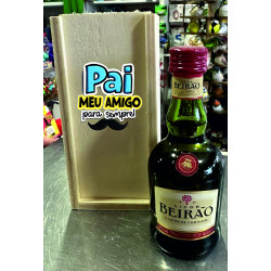 Caixa de Madeira “Pai Meu Amigo Para Sempre” com mini Licor Beirão 5Cl Caixa de Madeira “Pai Meu Amigo Para Sempre” com mini Licor Beirão 5Cl